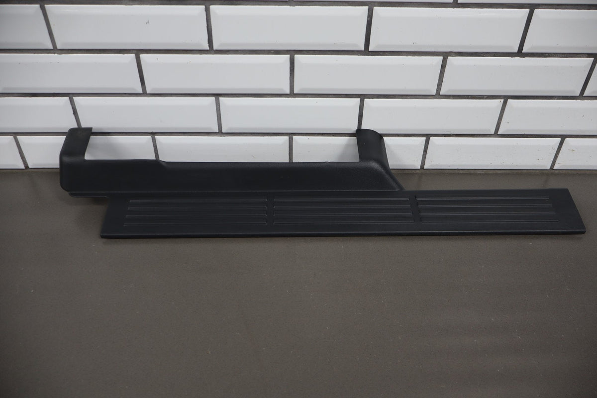 02-07 Chevrolet Silverado 2500HD Crew Cab Sill Plates Graphite (12D)