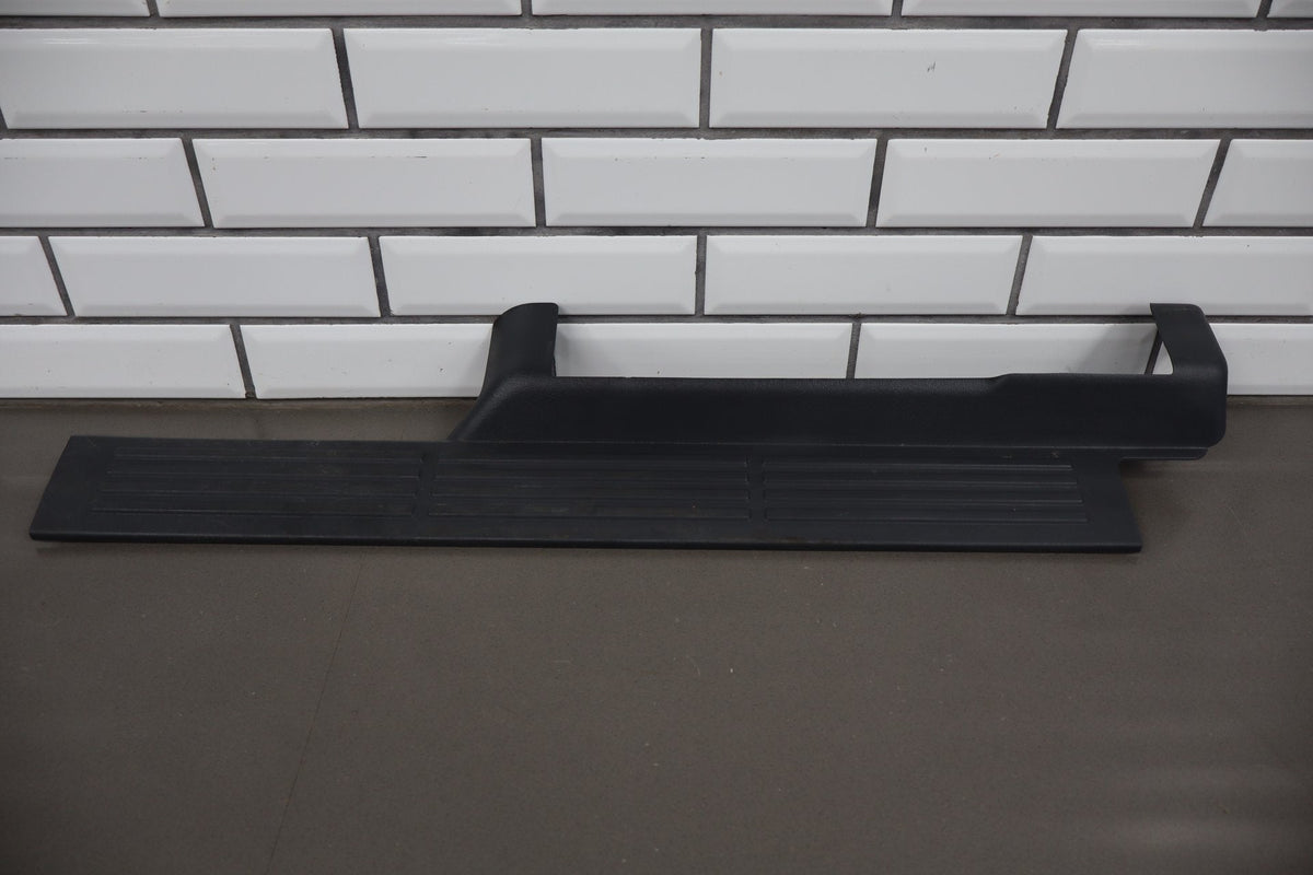 02-07 Chevrolet Silverado 2500HD Crew Cab Sill Plates Graphite (12D)