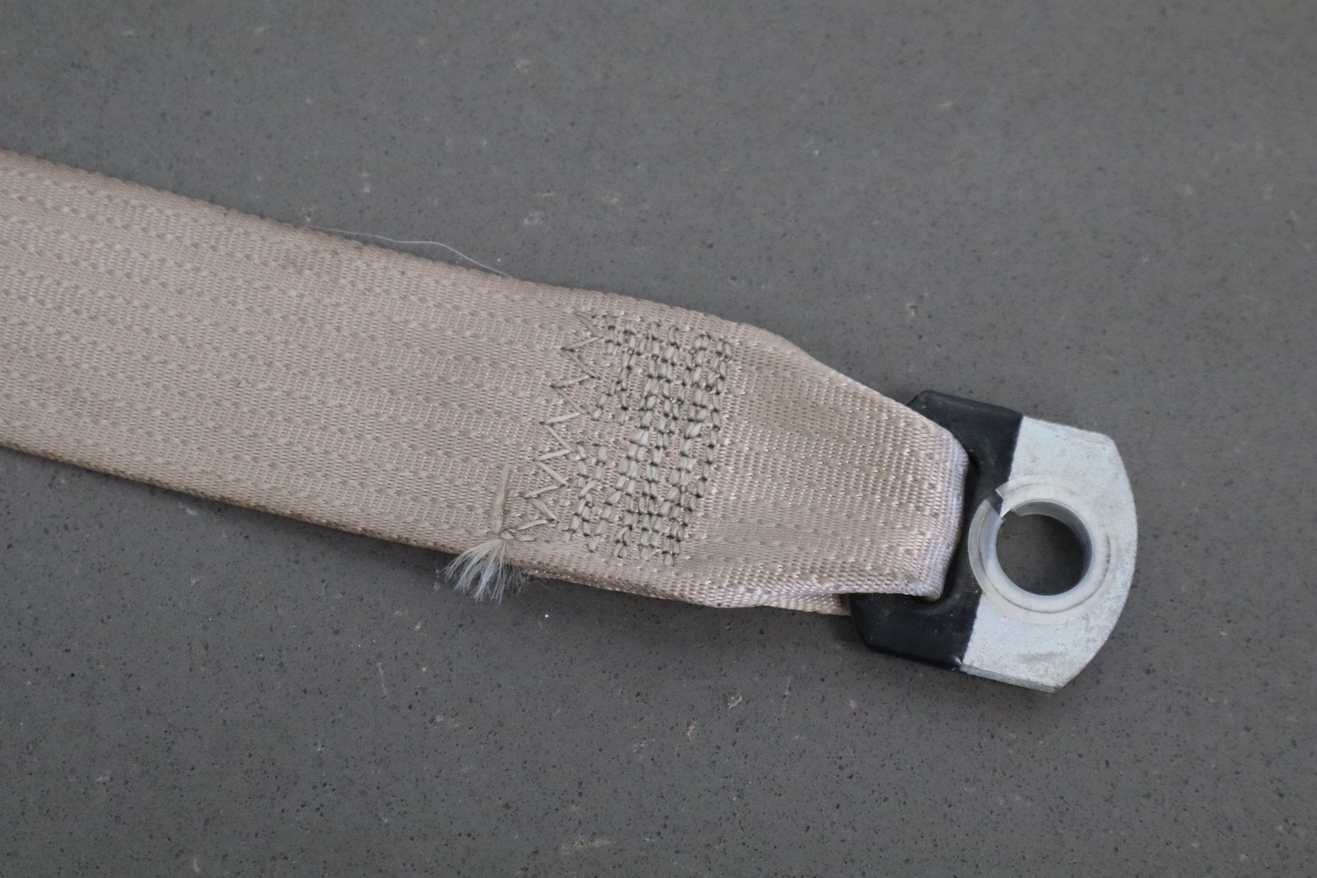 02-07 Ford F350 Super Duty Left Front Seat Belt Medium Parchment