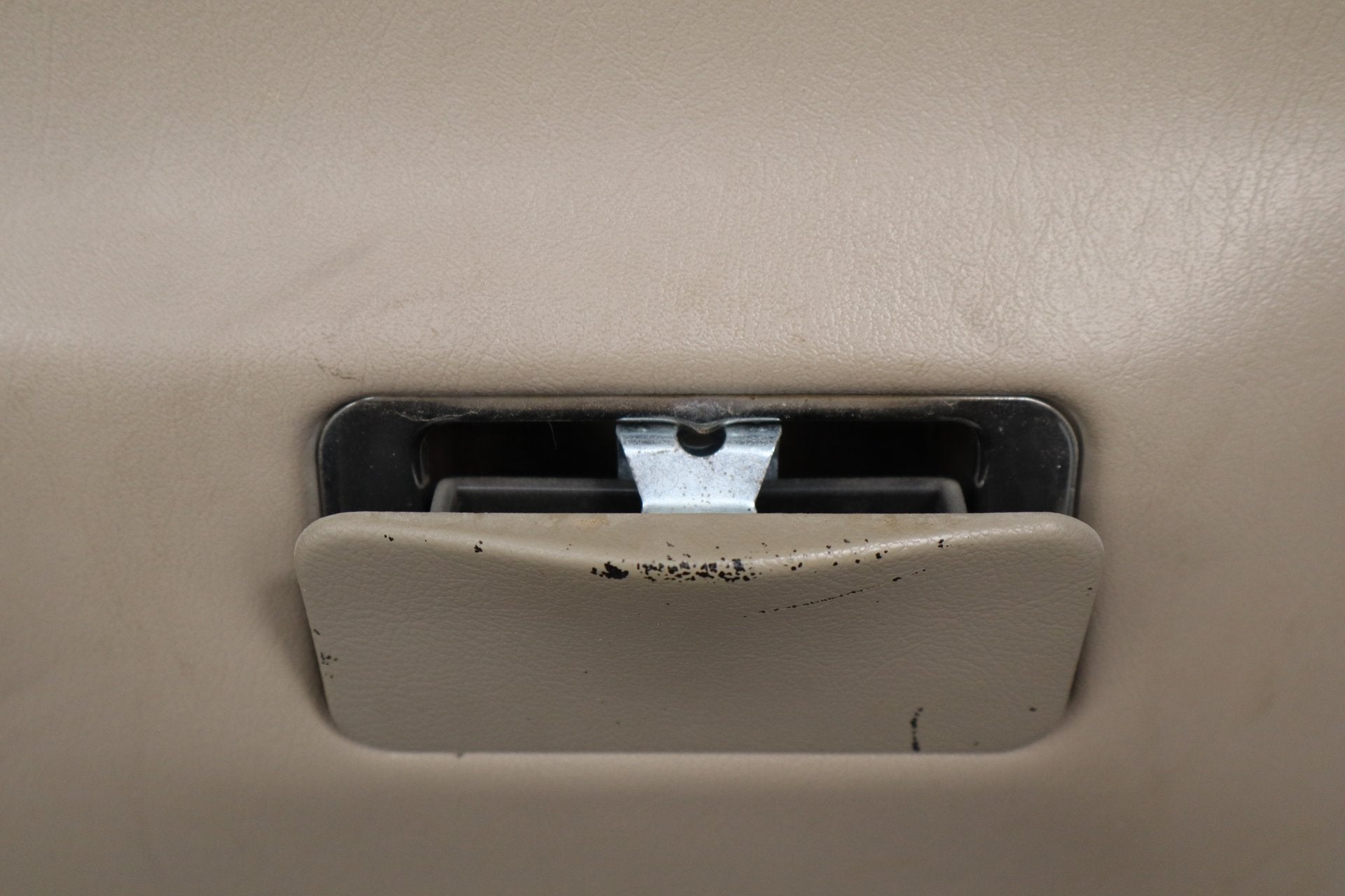 02-07 Ford F350 Super Duty Left Rear Door Panel Medium Parchment