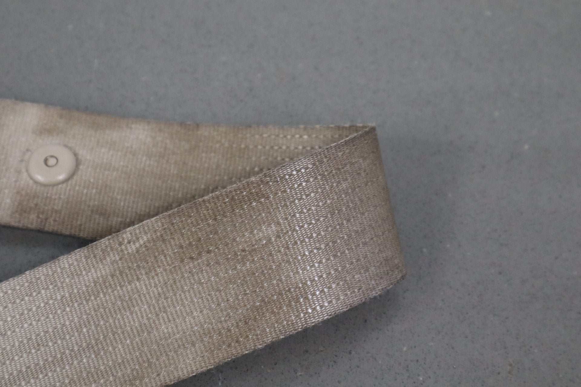 02-07 Ford F350 Super Duty Right Front Seat Belt Medium Parchment