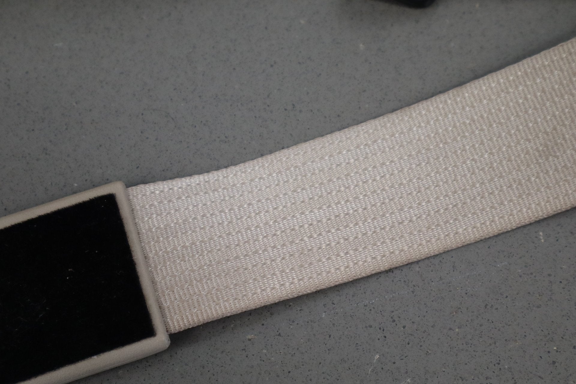 02-07 Ford F350 Super Duty Right Front Seat Belt Medium Parchment