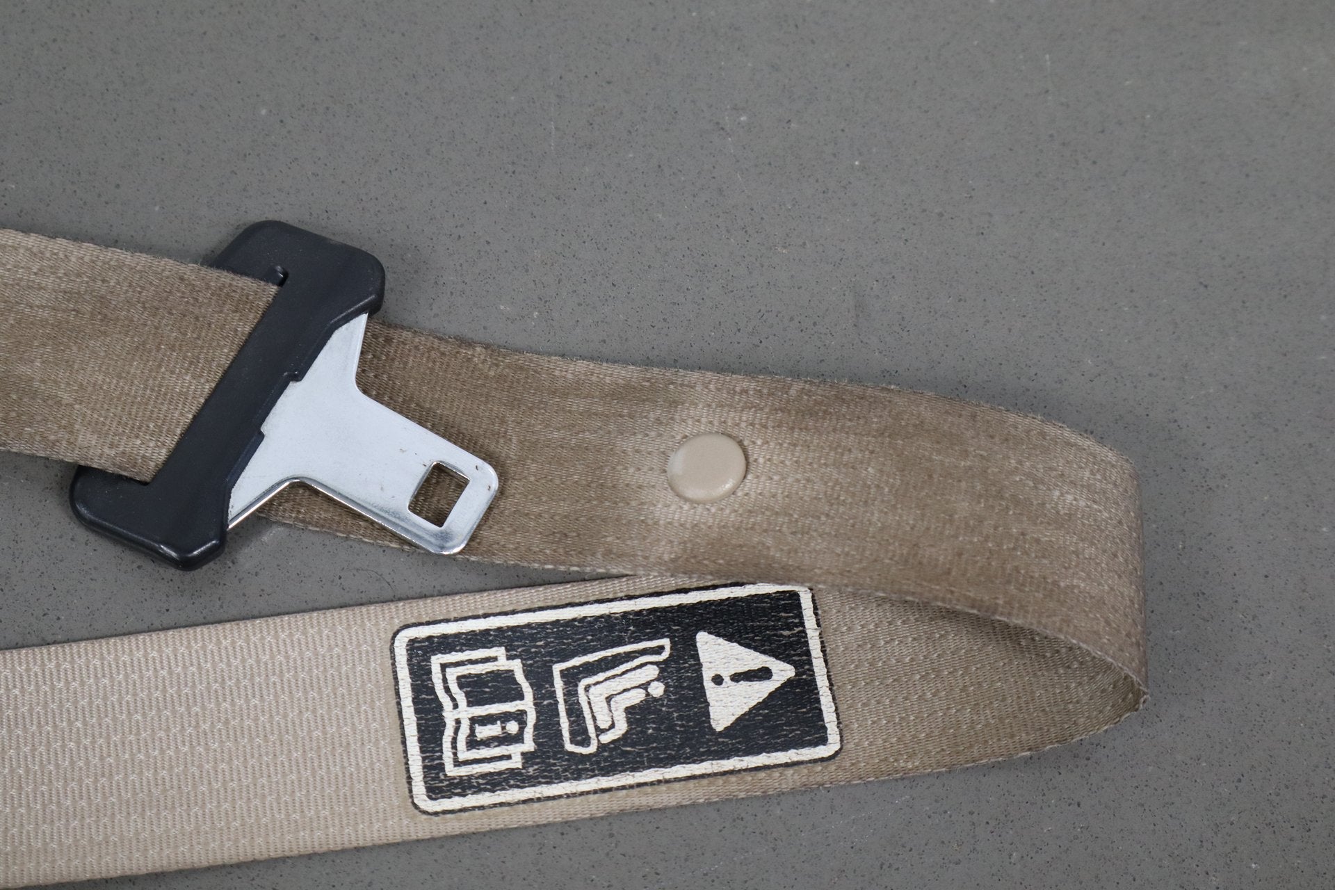 02-07 Ford F350 Super Duty Right Front Seat Belt Medium Parchment
