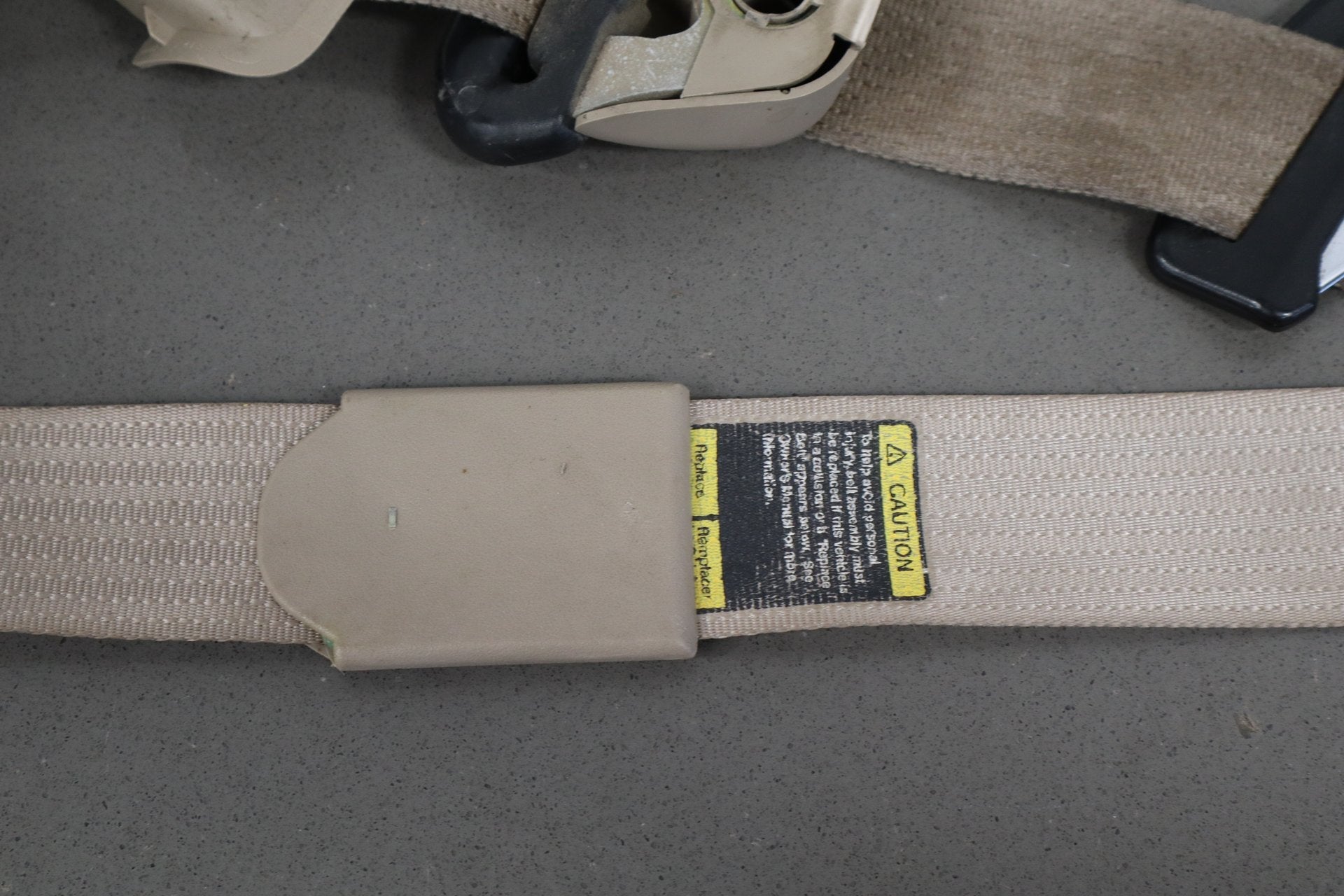 02-07 Ford F350 Super Duty Right Front Seat Belt Medium Parchment