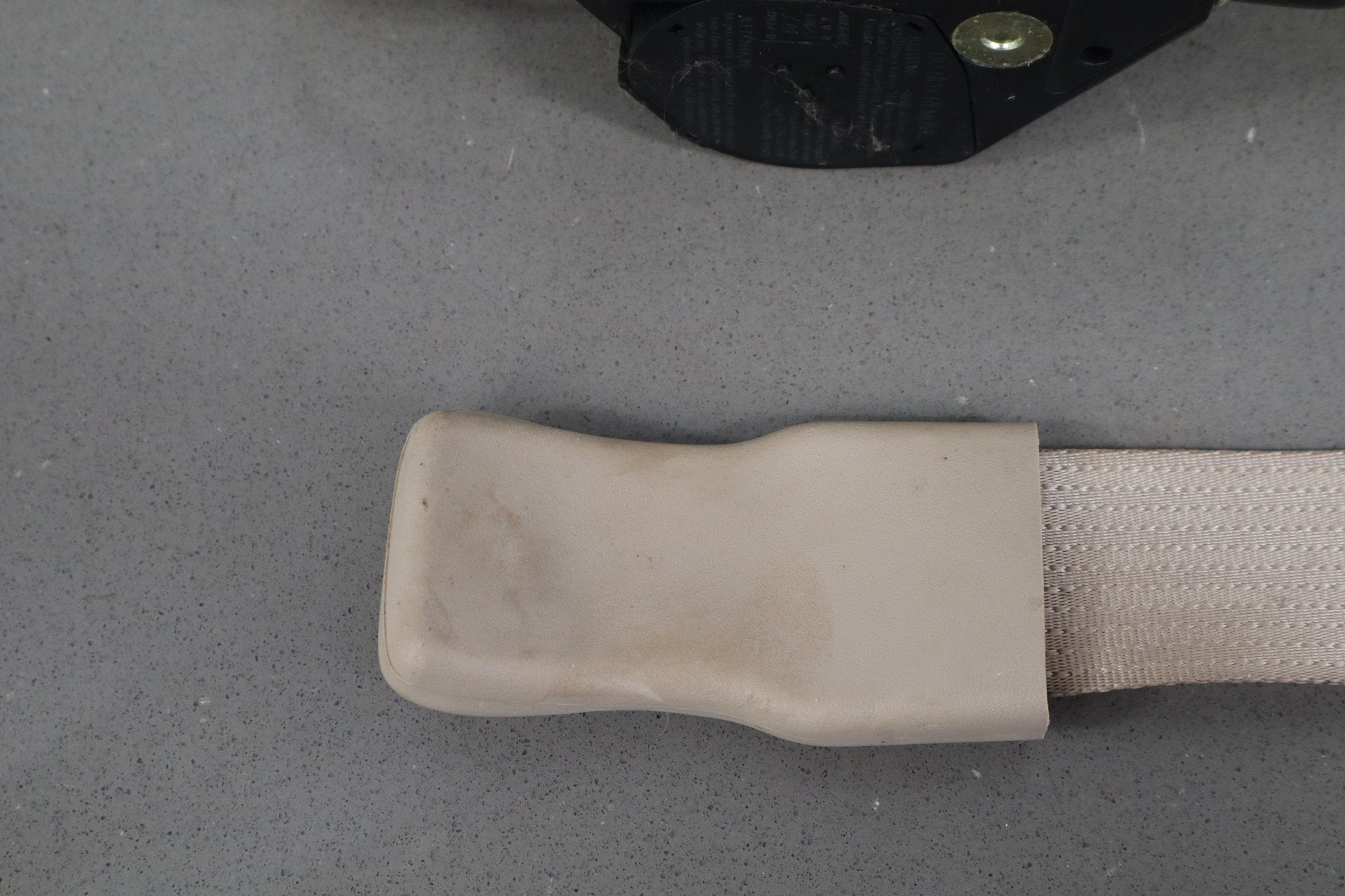 02-07 Ford F350 Super Duty Right Front Seat Belt Medium Parchment