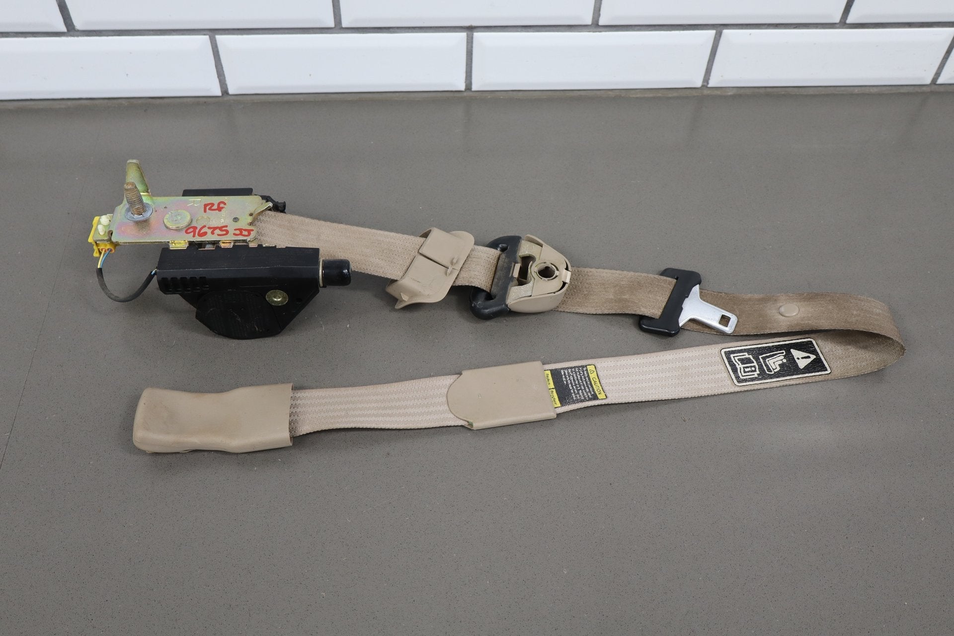 02-07 Ford F350 Super Duty Right Front Seat Belt Medium Parchment