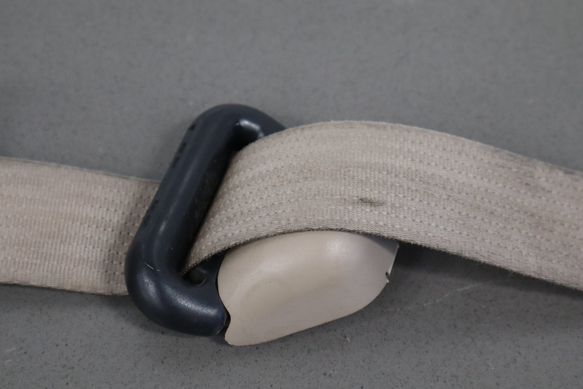 02-07 Ford F350 Super Duty Right Front Seat Belt Medium Parchment