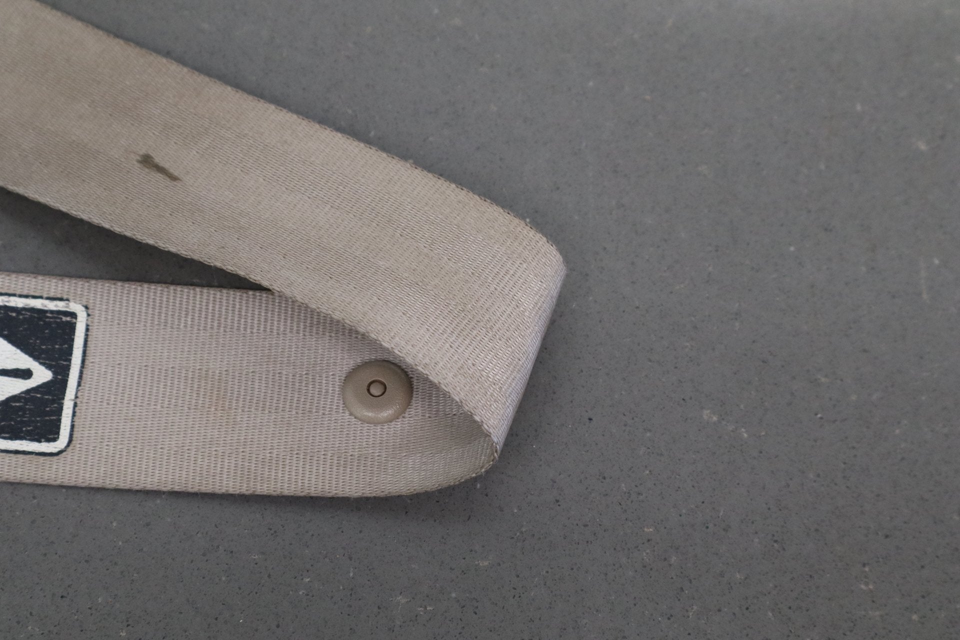02-07 Ford F350 Super Duty Right Rear Seat Belt Medium Parchment