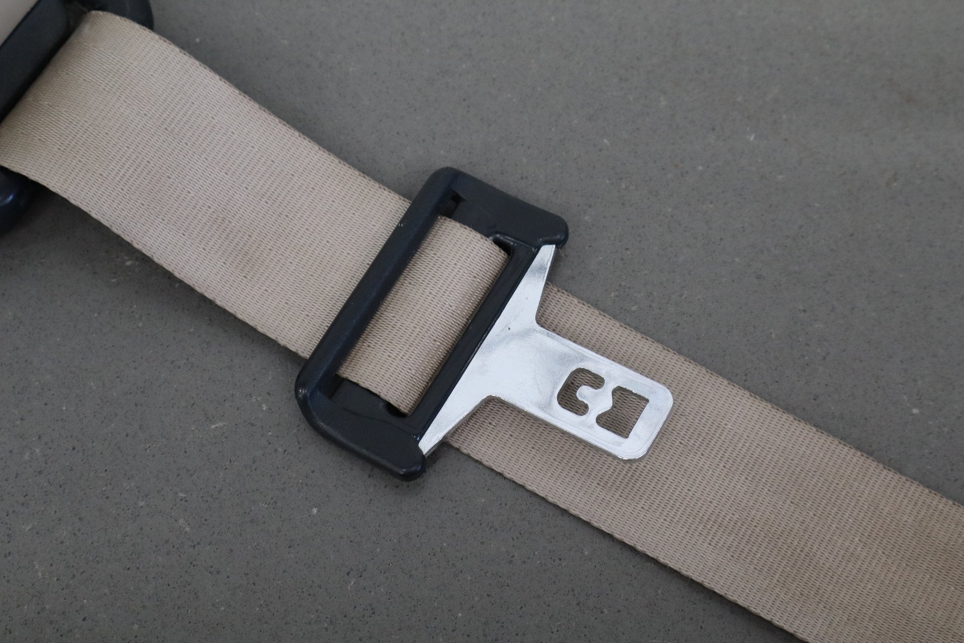 02-07 Ford F350 Super Duty Right Rear Seat Belt Medium Parchment