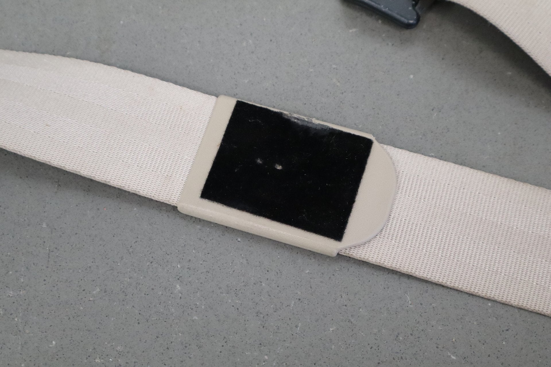 02-07 Ford F350 Super Duty Right Rear Seat Belt Medium Parchment