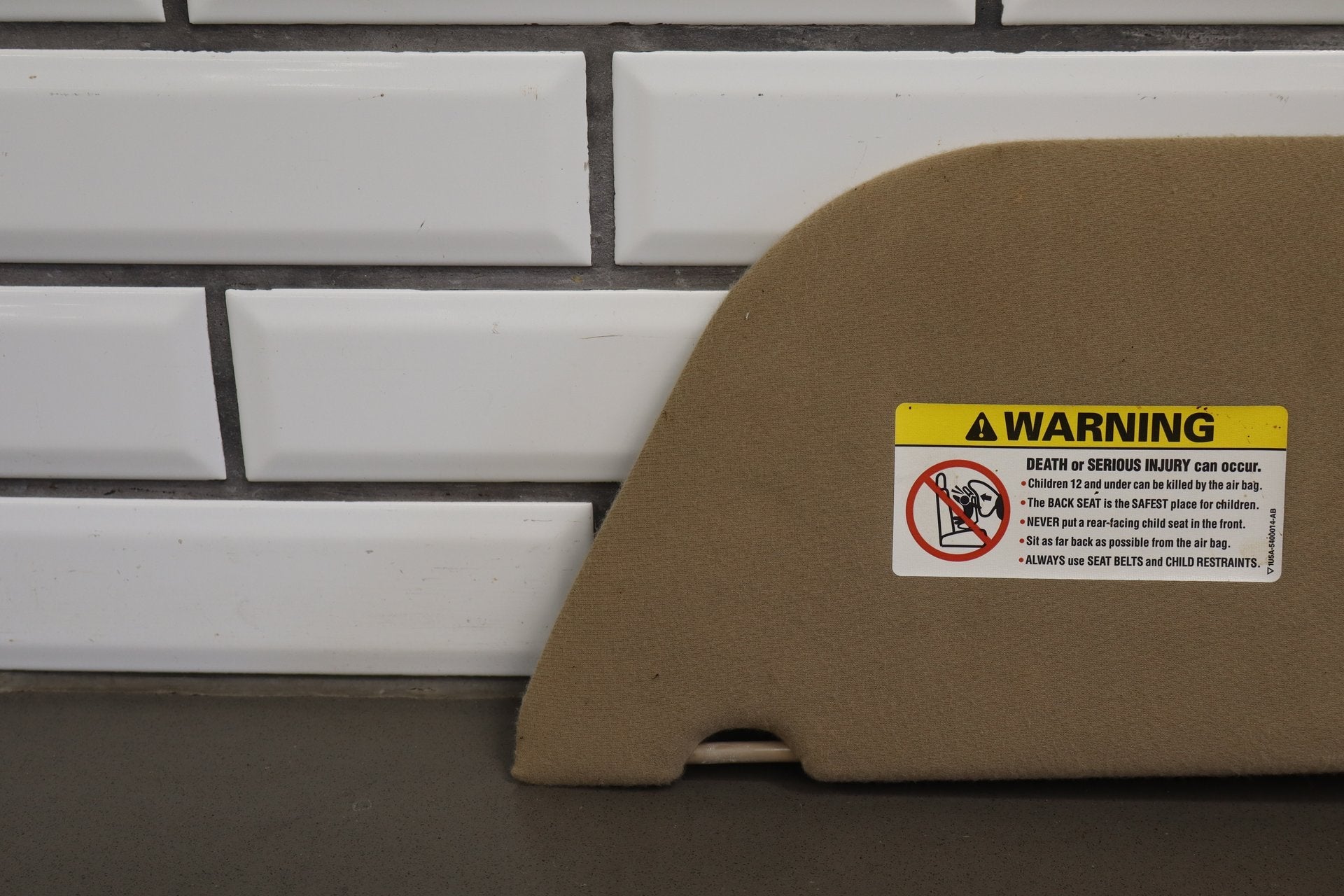 02-07 Ford F350 Super Duty Sun Visor Pair Medium Parchment Illuminated
