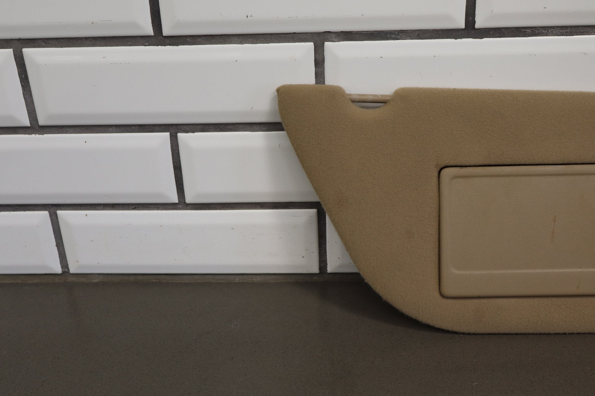 02-07 Ford F350 Super Duty Sun Visor Pair Medium Parchment Illuminated