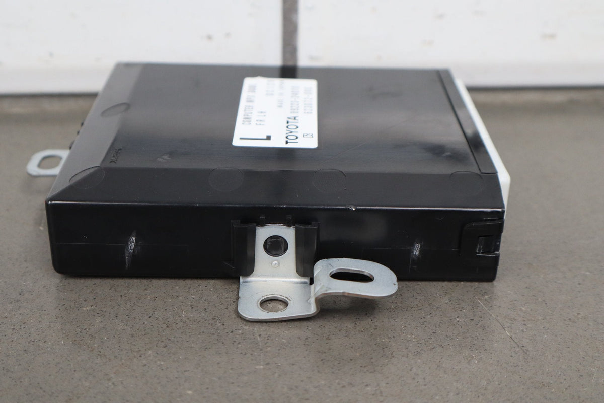 02-08 Lexus SC430 Z40 LH Door Module 89223-24010