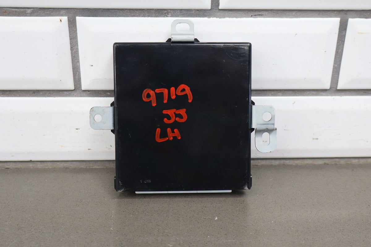 02-08 Lexus SC430 Z40 LH Door Module 89223-24010