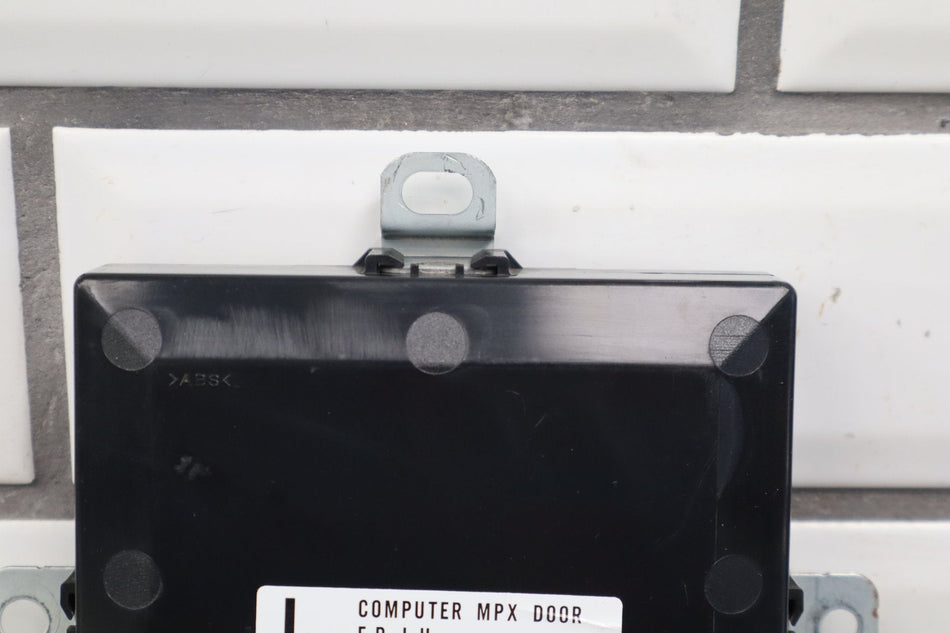 02-08 Lexus SC430 Z40 LH Door Module 89223-24010