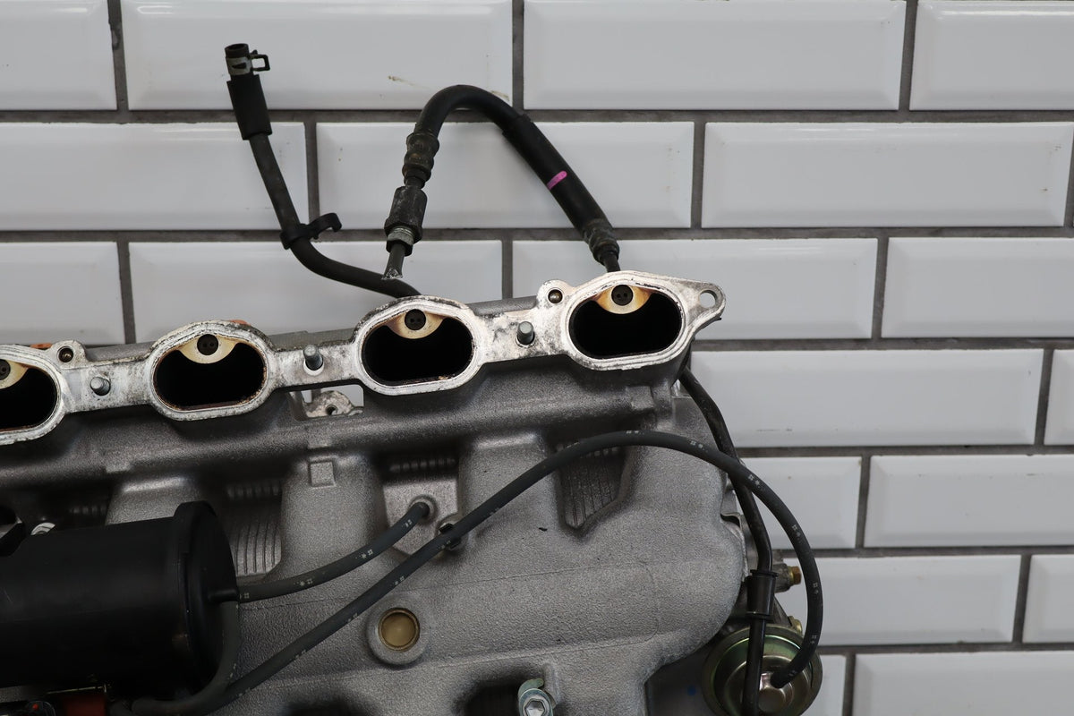 02-10 Lexus SC430 4.3 3UZ-FE Intake Rails Injectors TB
