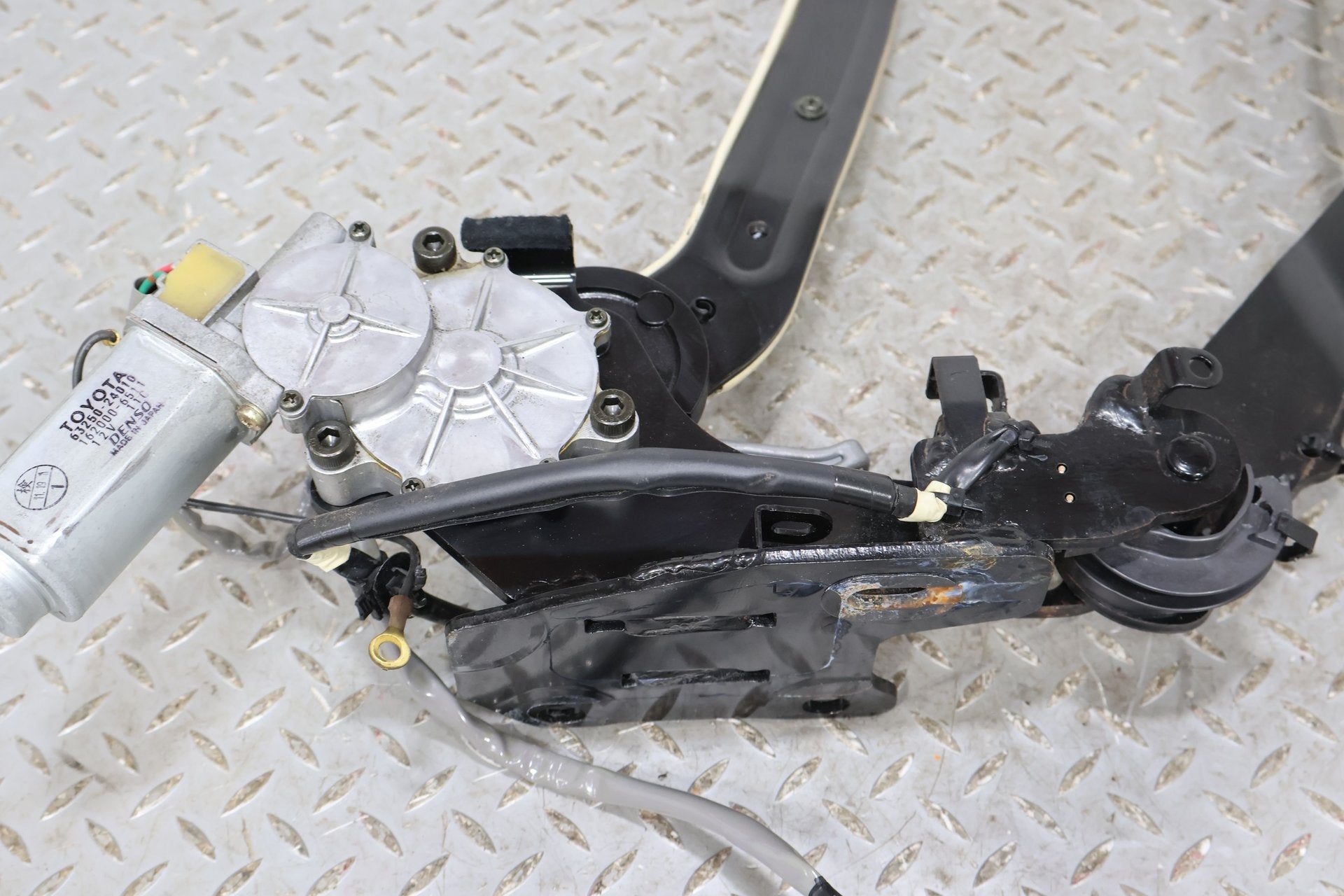 02-10 Lexus SC430 Left LH Driver Convertible Top Hinge W/ Motor (Tested)