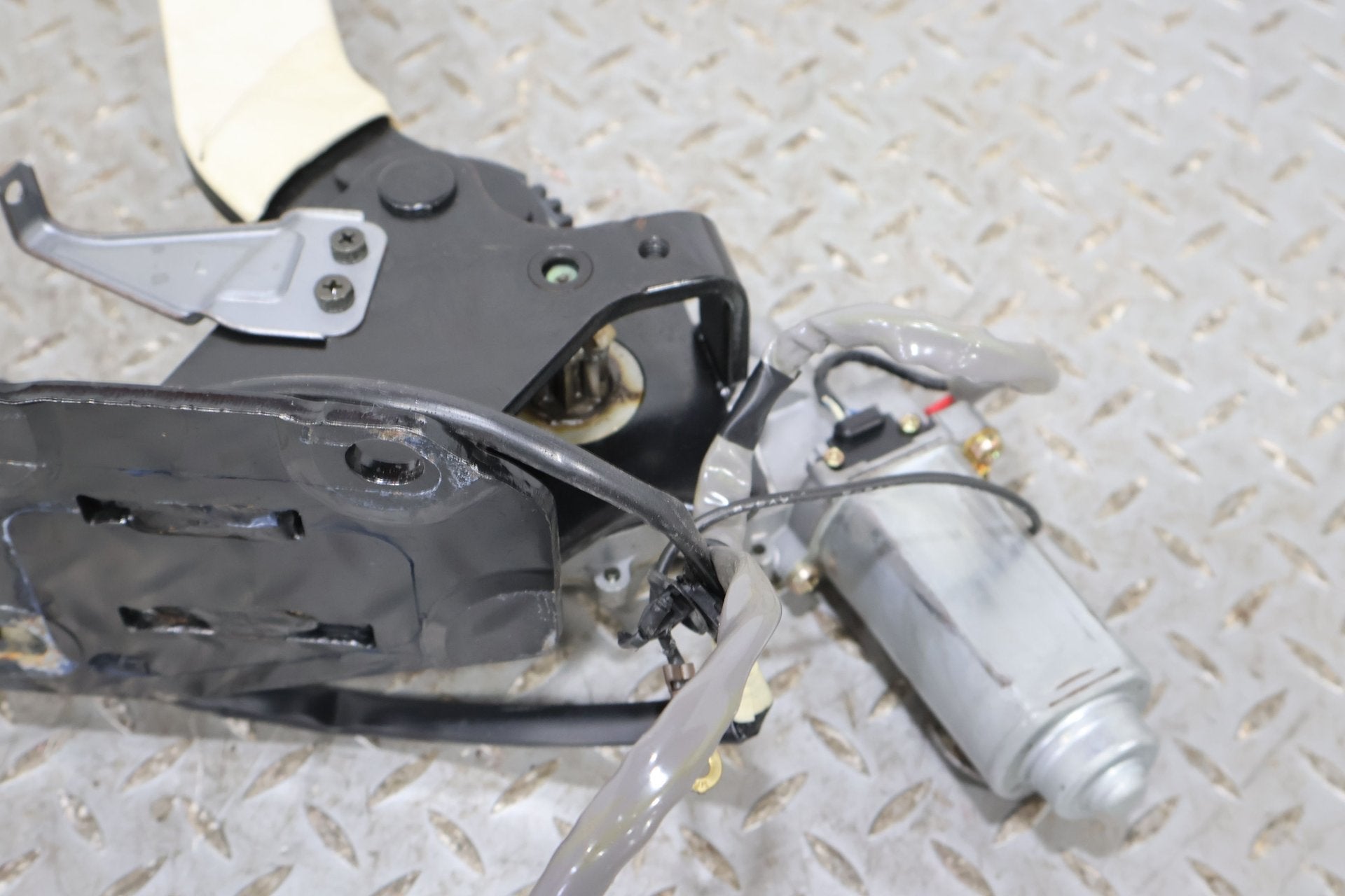 02-10 Lexus SC430 Left LH Driver Convertible Top Hinge W/ Motor (Tested)