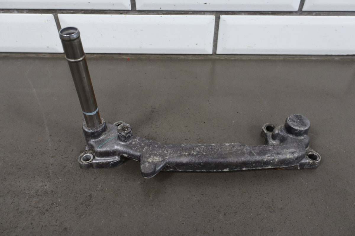 02-10 Lexus SC430 Z40 3UZ-FE Thermostat Housing Crossover