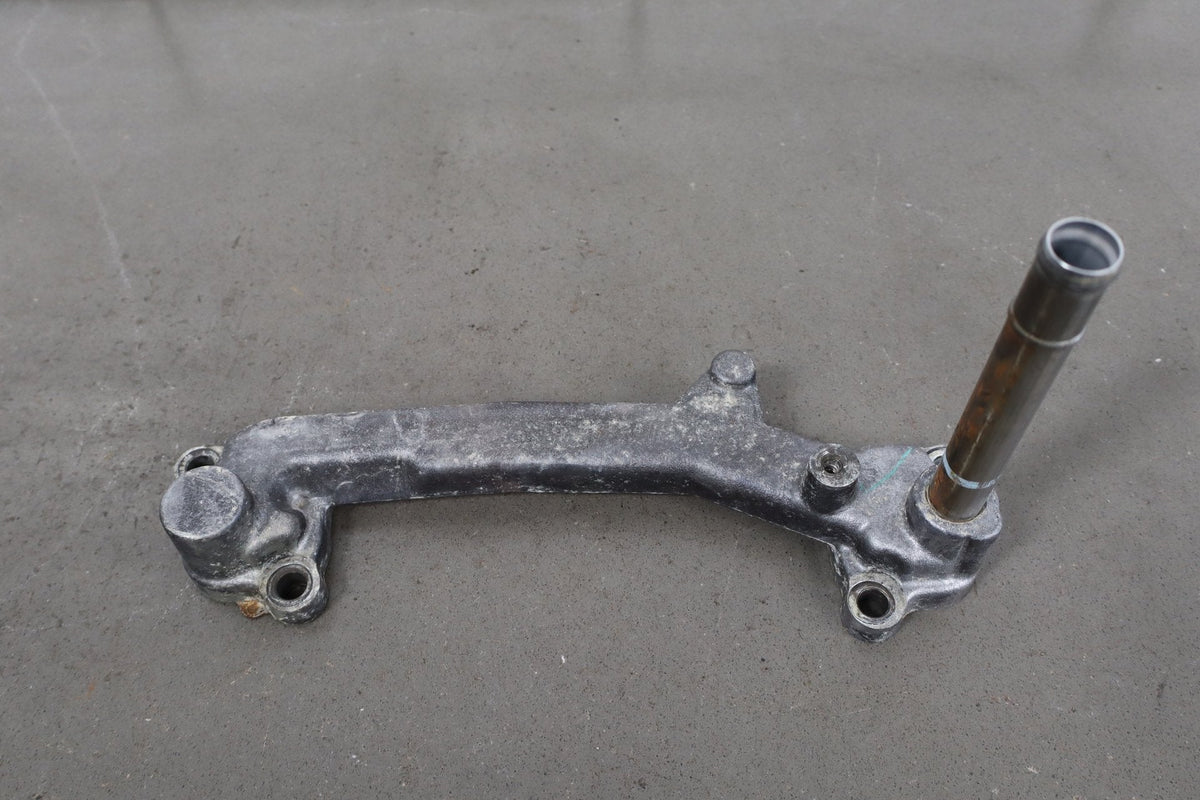 02-10 Lexus SC430 Z40 3UZ-FE Thermostat Housing Crossover