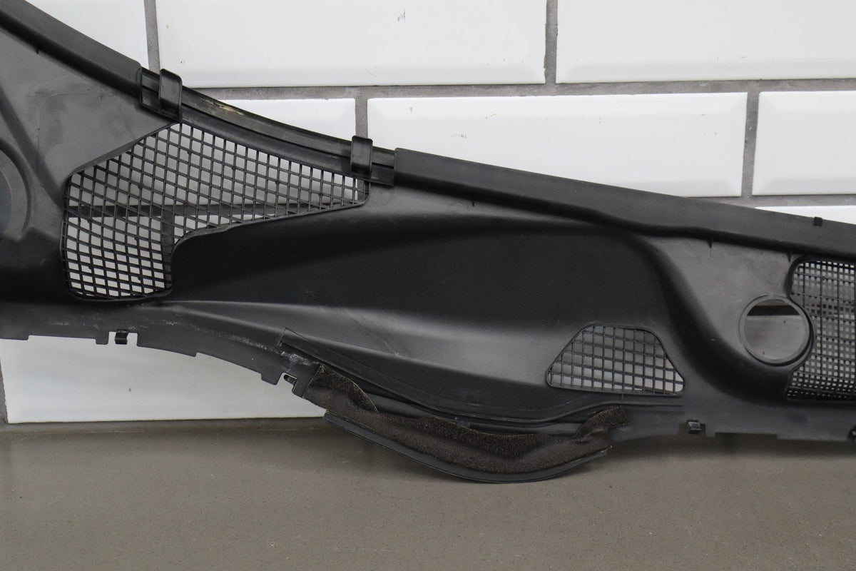 02-10 Lexus SC430 Z40 Cowl Vent Panel Black