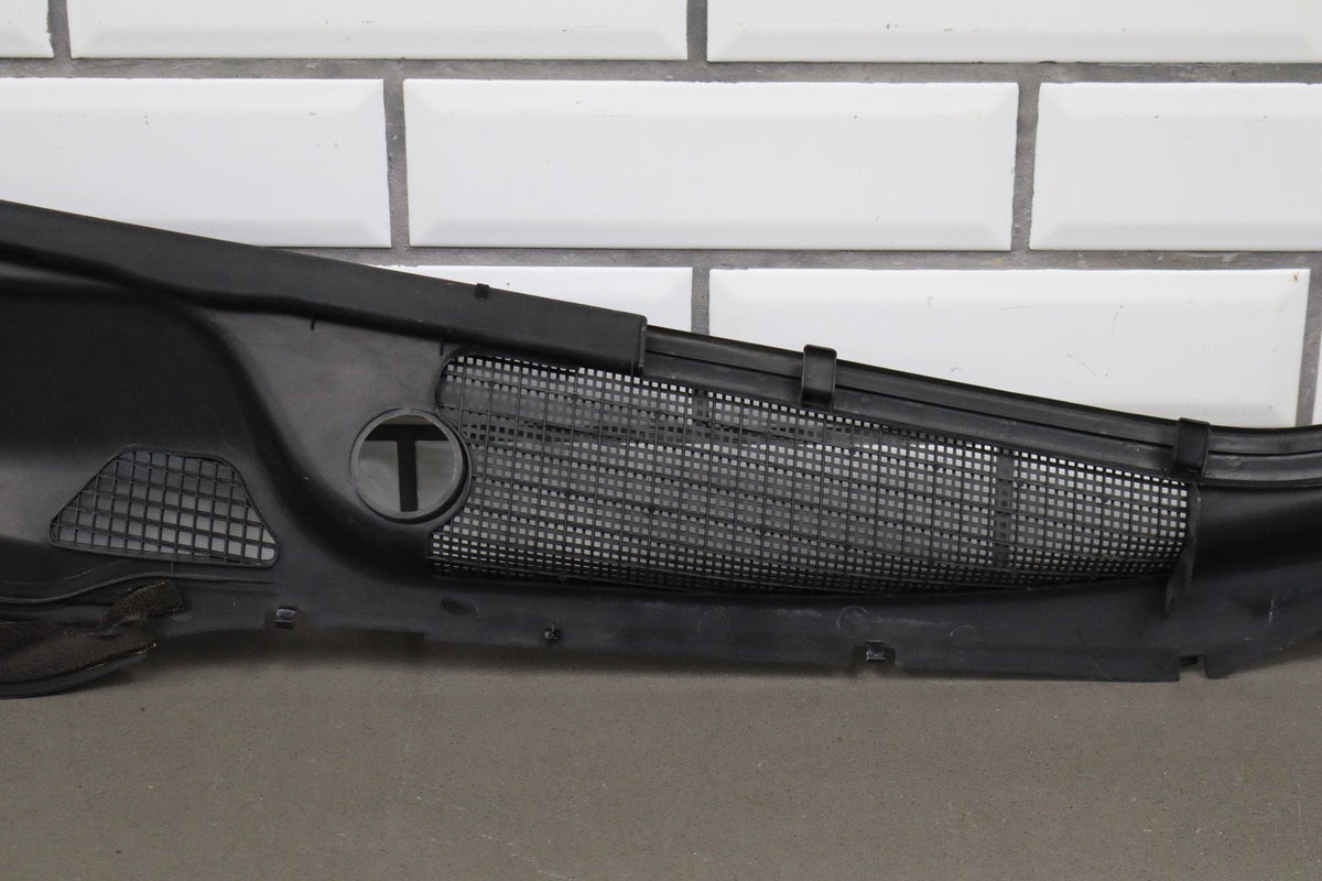 02-10 Lexus SC430 Z40 Cowl Vent Panel Black