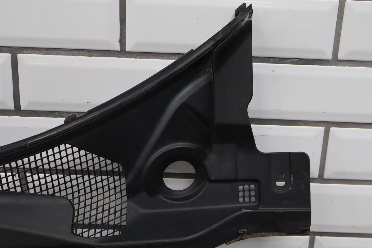02-10 Lexus SC430 Z40 Cowl Vent Panel Black