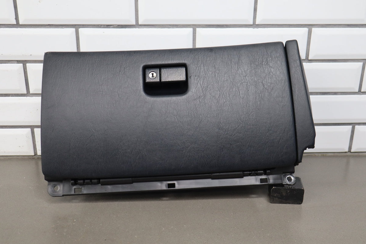 02-10 Lexus SC430 Z40 Glove Box Saddle 21