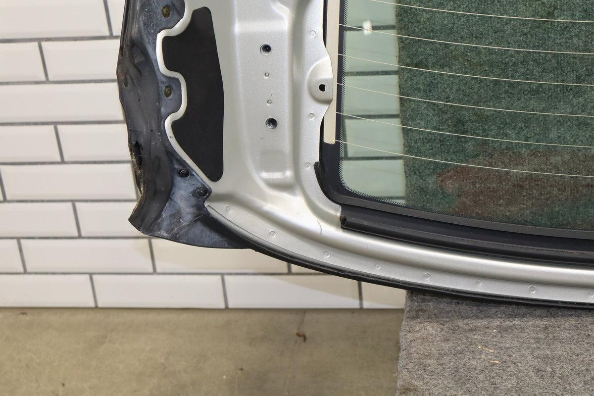 02-10 Lexus SC430 Z40 Heated Back Window With Roof Section