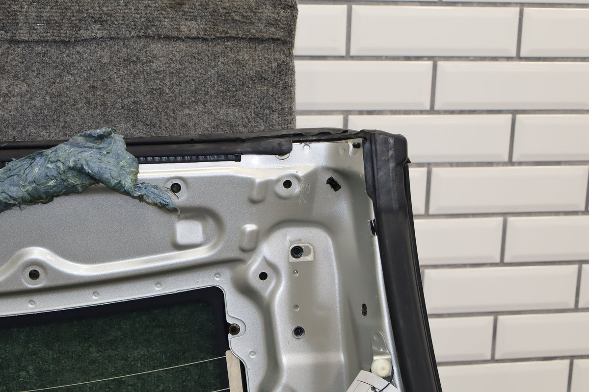 02-10 Lexus SC430 Z40 Heated Back Window With Roof Section