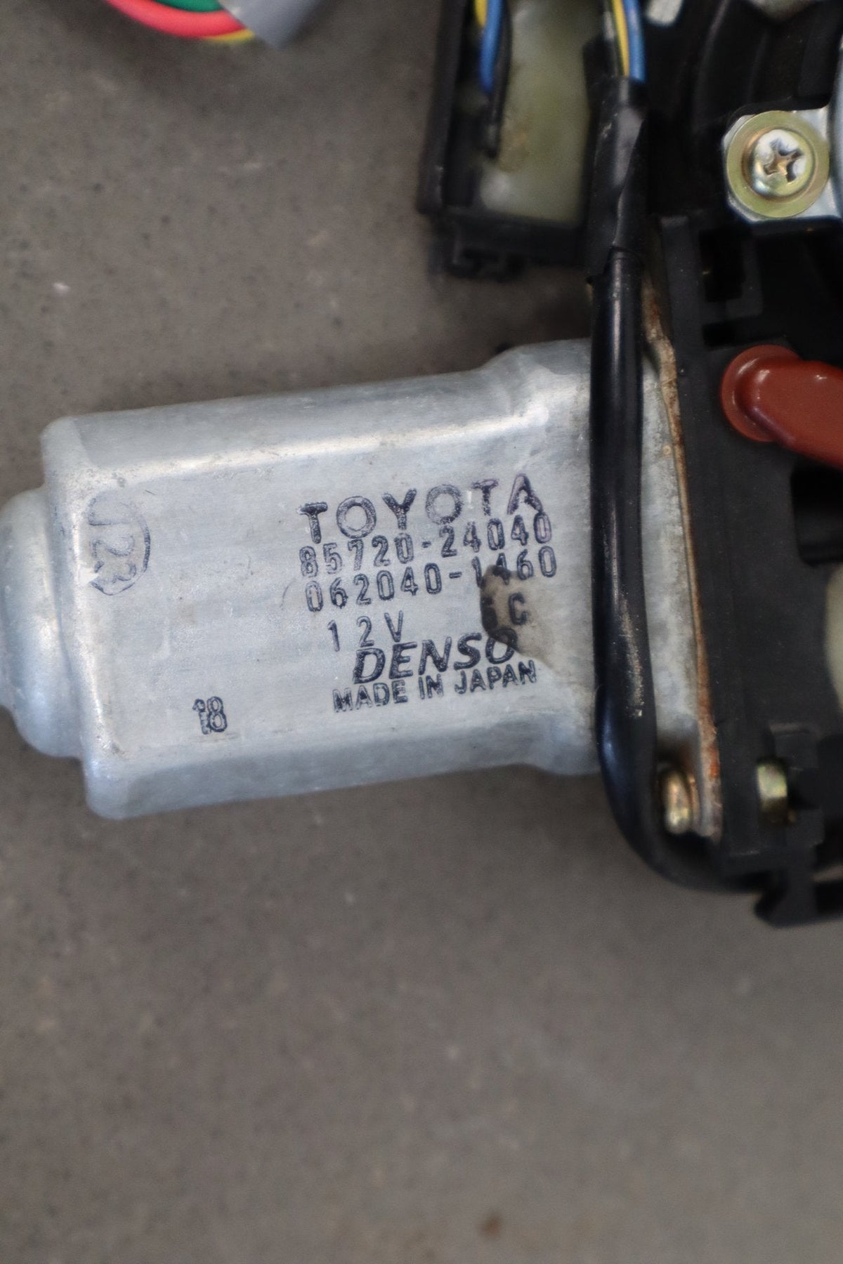 02-10 Lexus SC430 Z40 Left Front Door Regulator With Motor
