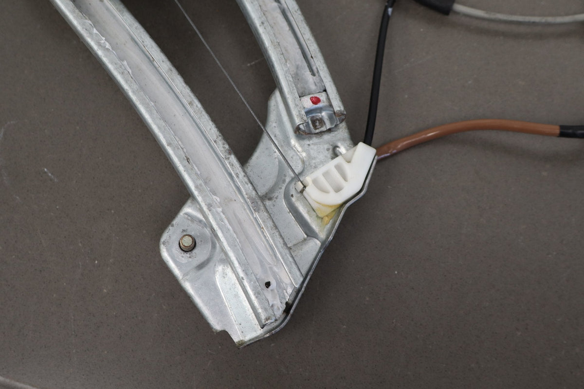 02-10 Lexus SC430 Z40 Left Quarter Glass With Regulator