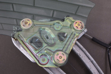 02-10 Lexus SC430 Z40 Left Quarter Glass With Regulator