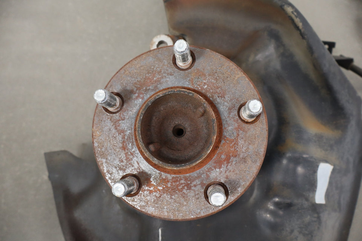 02-10 Lexus SC430 Z40 Right Front Spindle Hub ABS