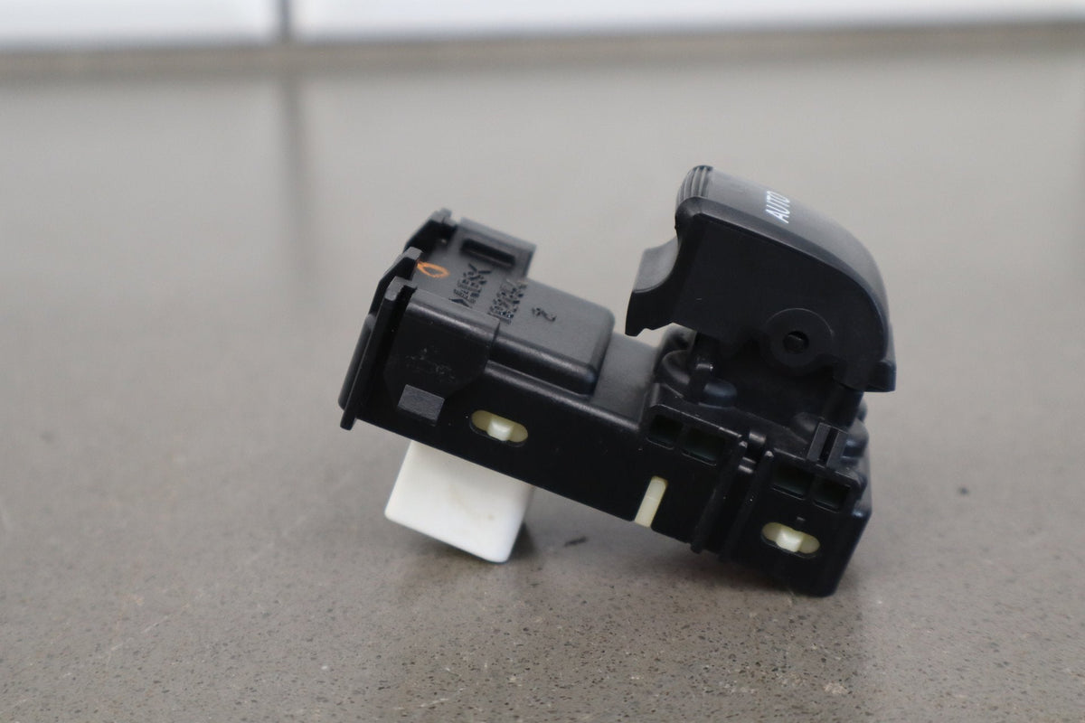 02-10 Lexus SC430 Z40 Right Front Window Switch