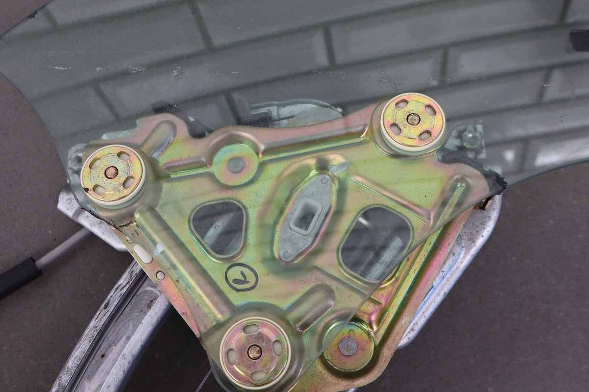 02-10 Lexus SC430 Z40 Right Quarter Glass With Regulator