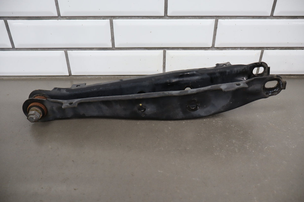 02-10 Lexus SC430 Z40 Right Rear Knuckle Hub 4 Arms