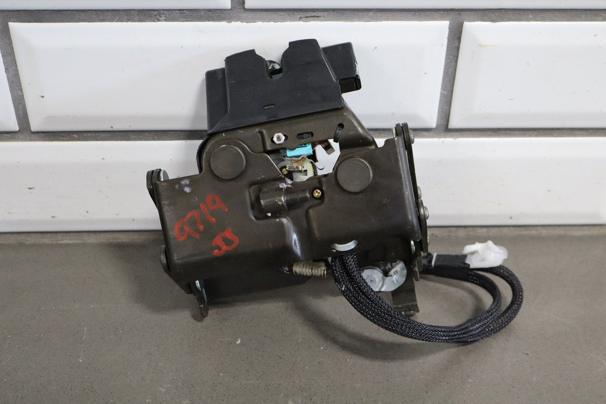 02-10 Lexus SC430 Z40 Trunk Lid Latch