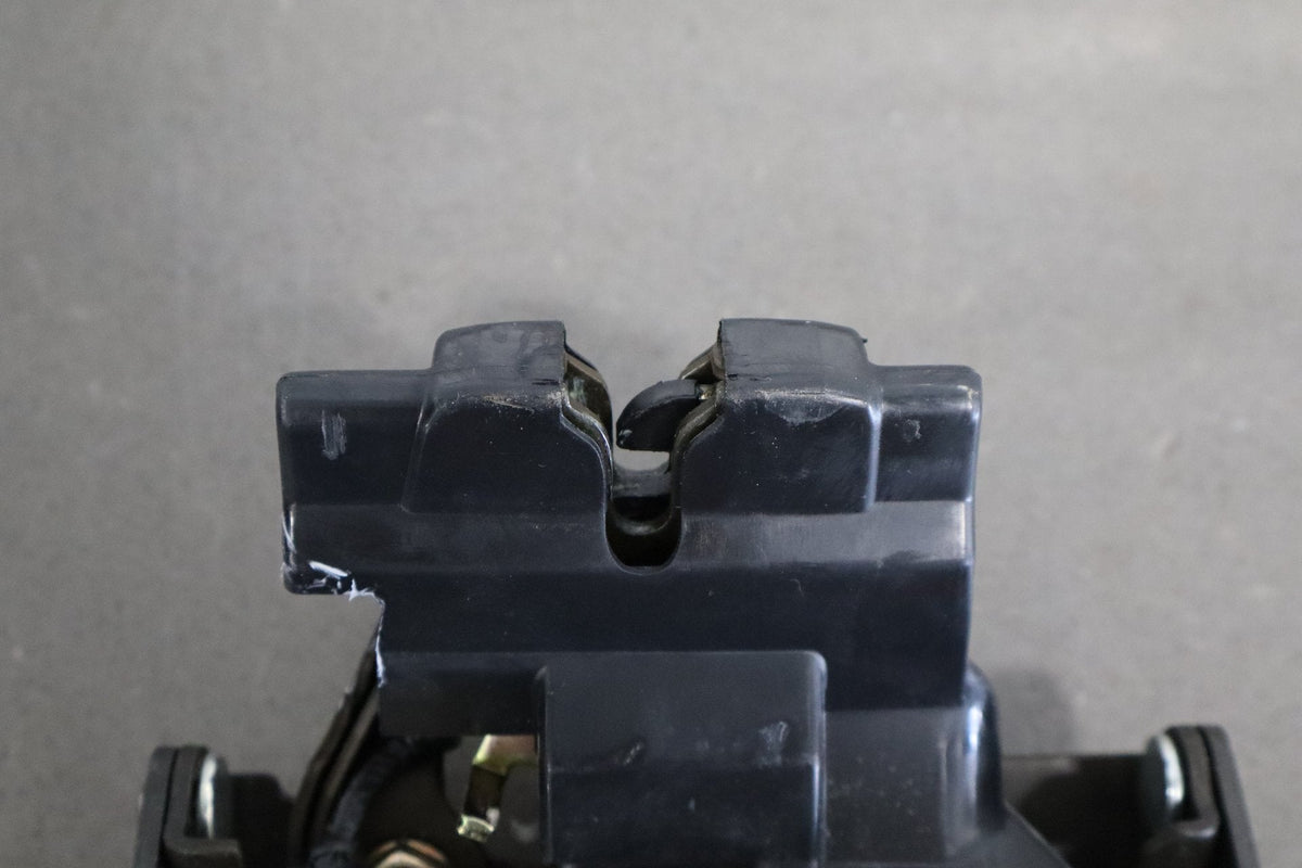02-10 Lexus SC430 Z40 Trunk Lid Latch