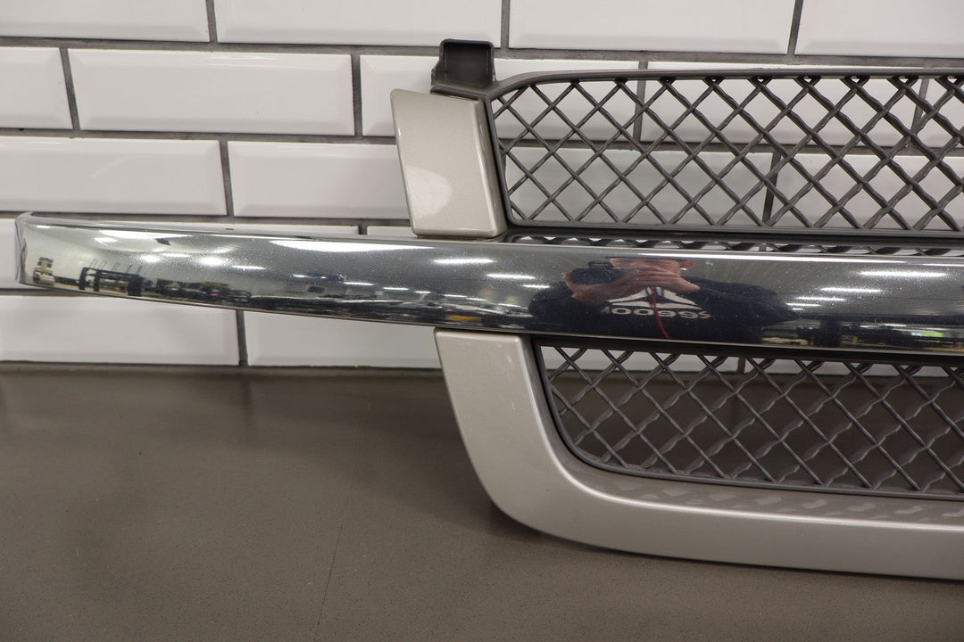 03 - 04 Chevy Silverado 2500 OEM Grille (Silver Birch Metallic 59U)