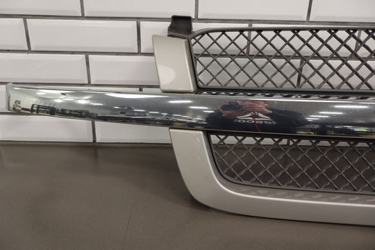 03 - 04 Chevy Silverado 2500 OEM Grille (Silver Birch Metallic 59U)