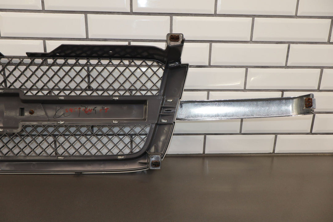 03 - 04 Chevy Silverado 2500 OEM Grille (Silver Birch Metallic 59U)