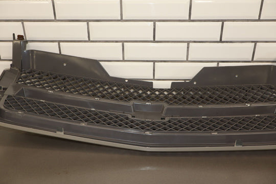 03 - 04 Chevy Silverado 2500 OEM Grille (Silver Birch Metallic 59U)