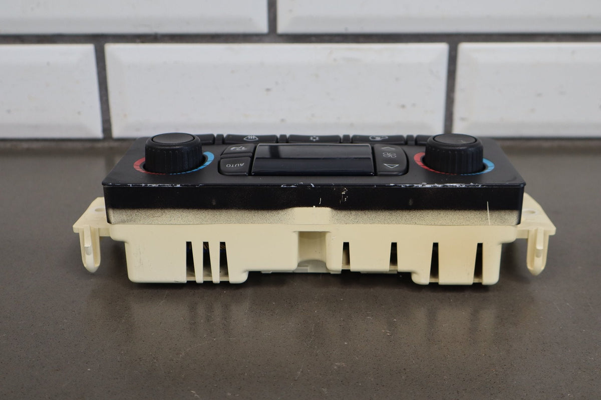 03-04 Chevy Tahoe/Suburban GMT800 Dual Zone Climate 10367042