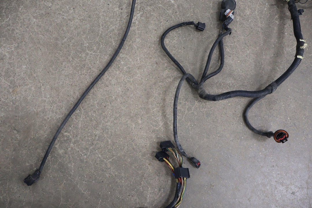 03 - 04 Ford F250 6.0L Powerstroke Diesel Underhood Engine Fuse Box with Harness