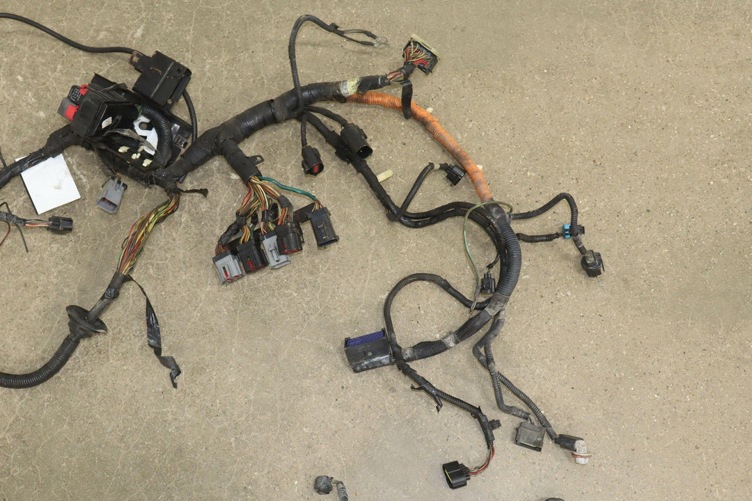 03 - 04 Ford F250 6.0L Powerstroke Diesel Underhood Engine Fuse Box with Harness