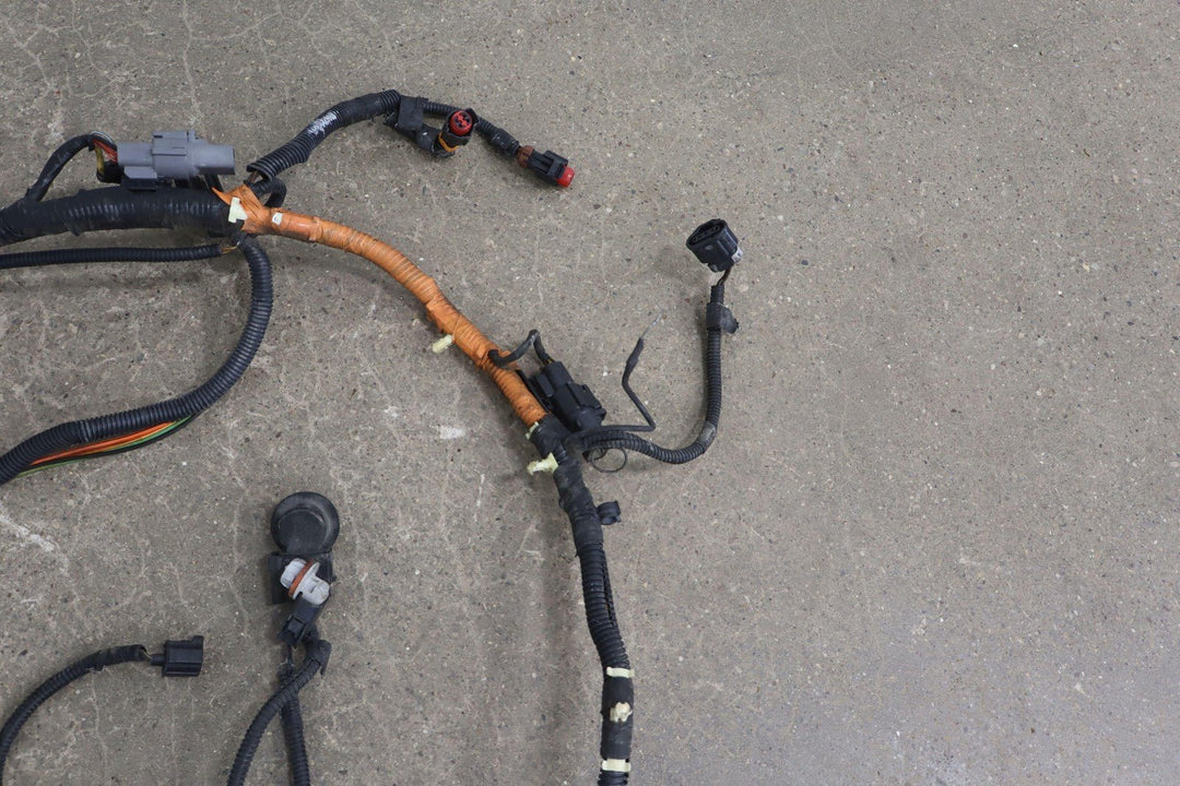 03 - 04 Ford F250 6.0L Powerstroke Diesel Underhood Engine Fuse Box with Harness