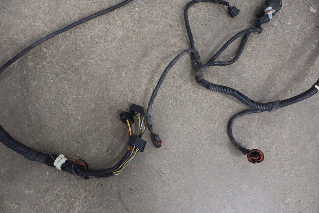 03 - 04 Ford F250 6.0L Powerstroke Diesel Underhood Engine Fuse Box with Harness