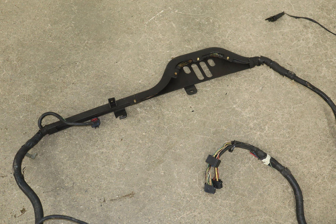 03 - 04 Ford F250 6.0L Powerstroke Diesel Underhood Engine Fuse Box with Harness