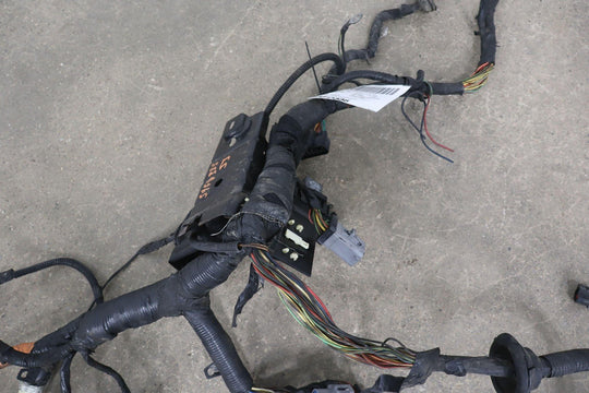 03 - 04 Ford F250 6.0L Powerstroke Diesel Underhood Engine Fuse Box with Harness